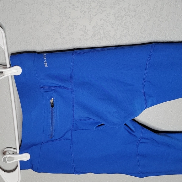 Nike Dri-Fit Blue Cropped Leggings - Picture 5 of 8